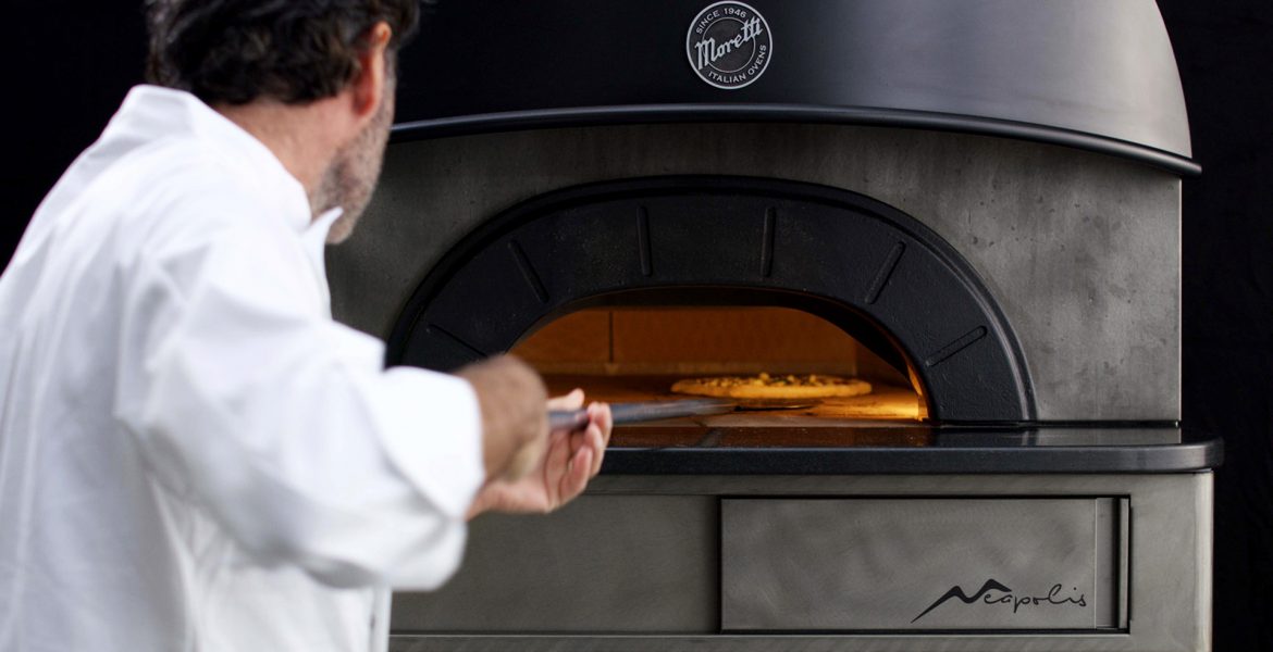 pizza-napoletana-dautore-con-il-forno-neapolis-di-moretti